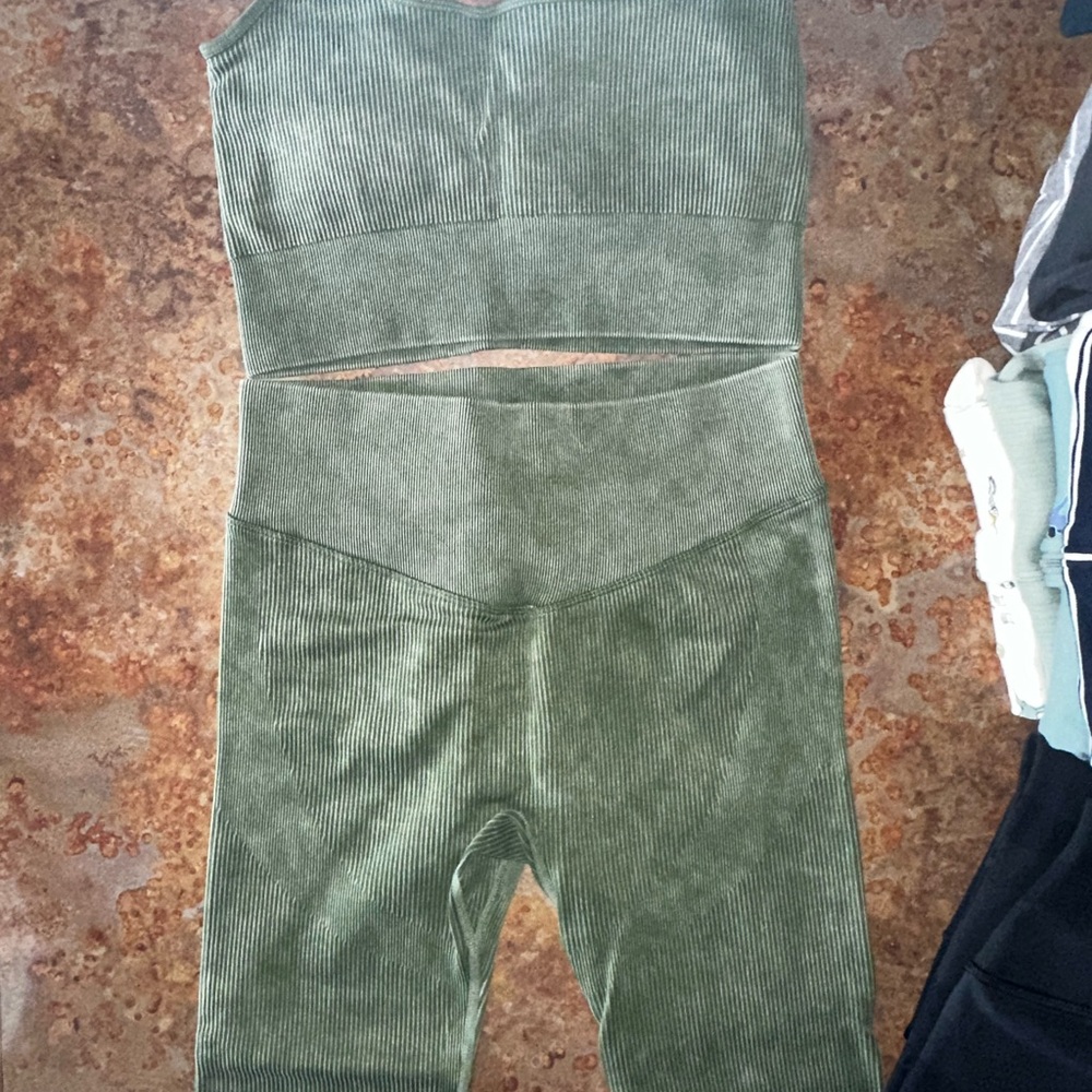 Green Ribbed Women's Workout Set